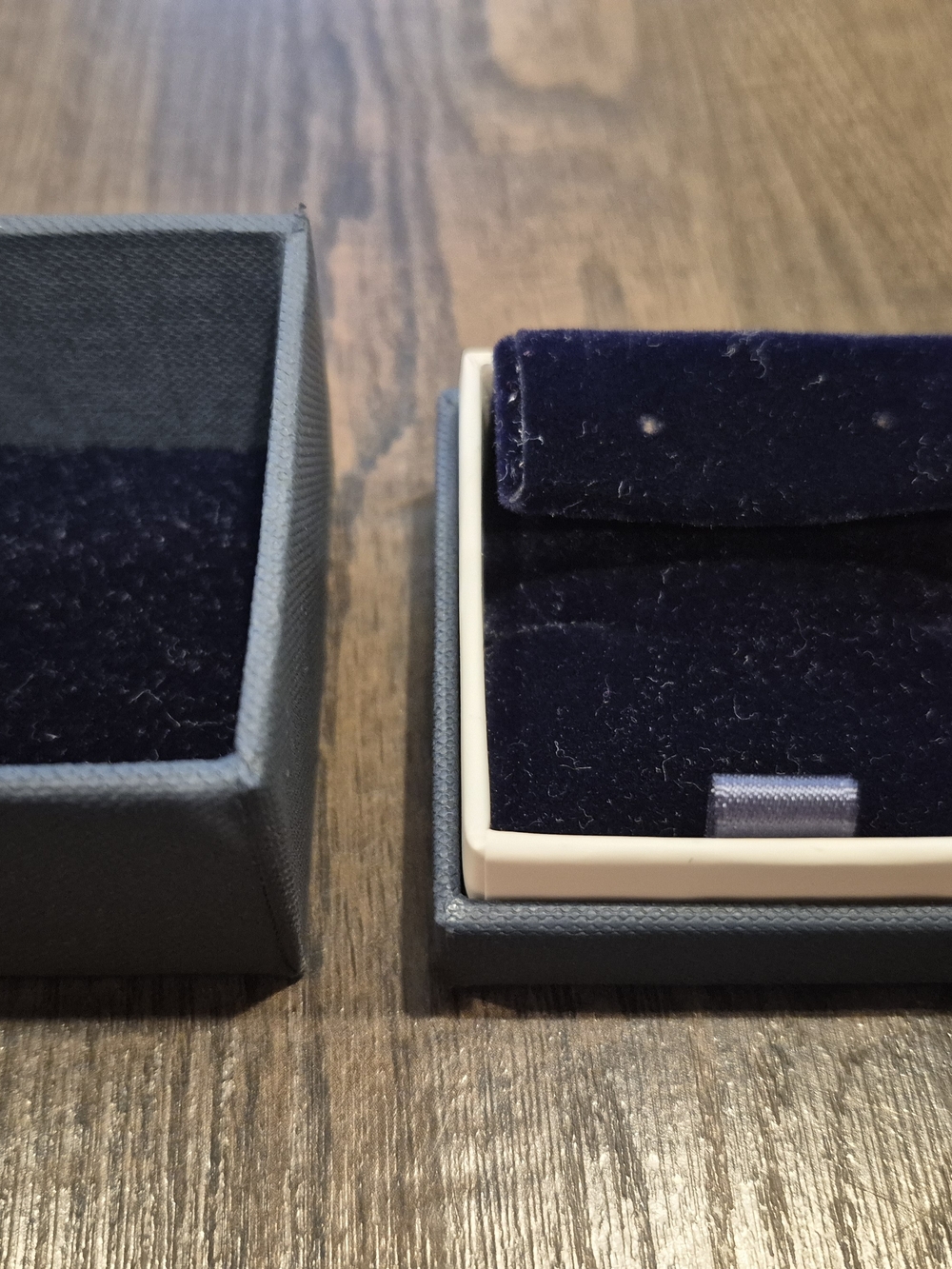 Blue Nile empty jewelry box - Picture 6 of 9